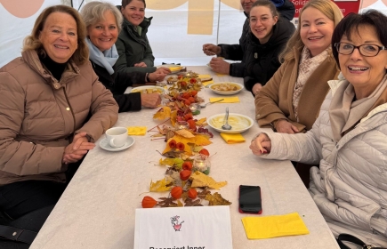 Eine fröhliche Delegation hat am 21. Suppentag in Bern zugunsten der Schweizertafel teilgenommen.